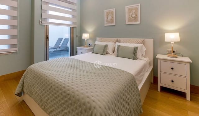 4 makuuhuone Huvila myytävänä paikassa Los Cristianos, Arona mukana uima-altaan - 1 690 000 € (Ref: 9821283)