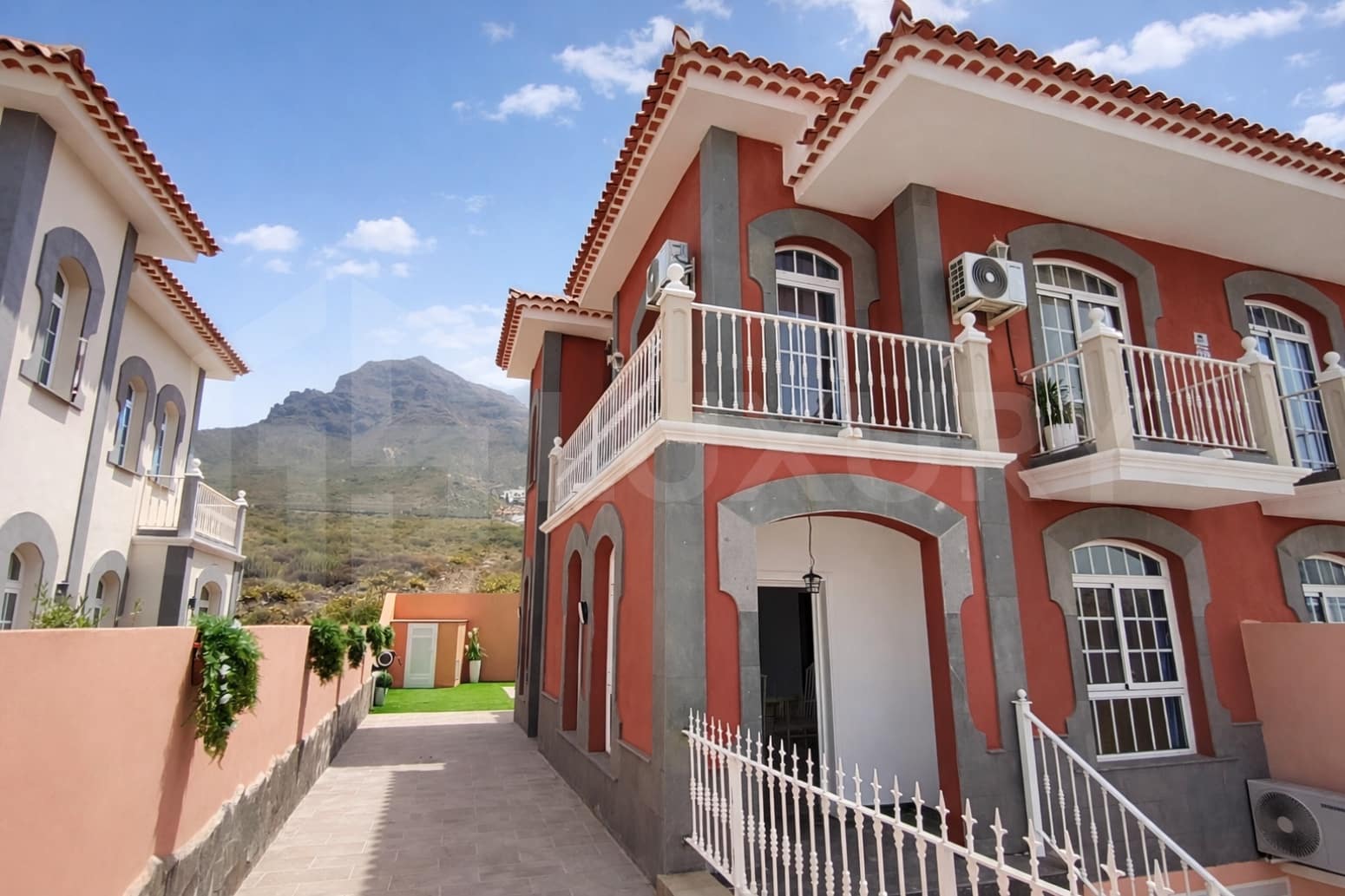 3 soveværelse Villa til leje i Adeje med swimmingpool - € 4.500 (Ref: 9821289)