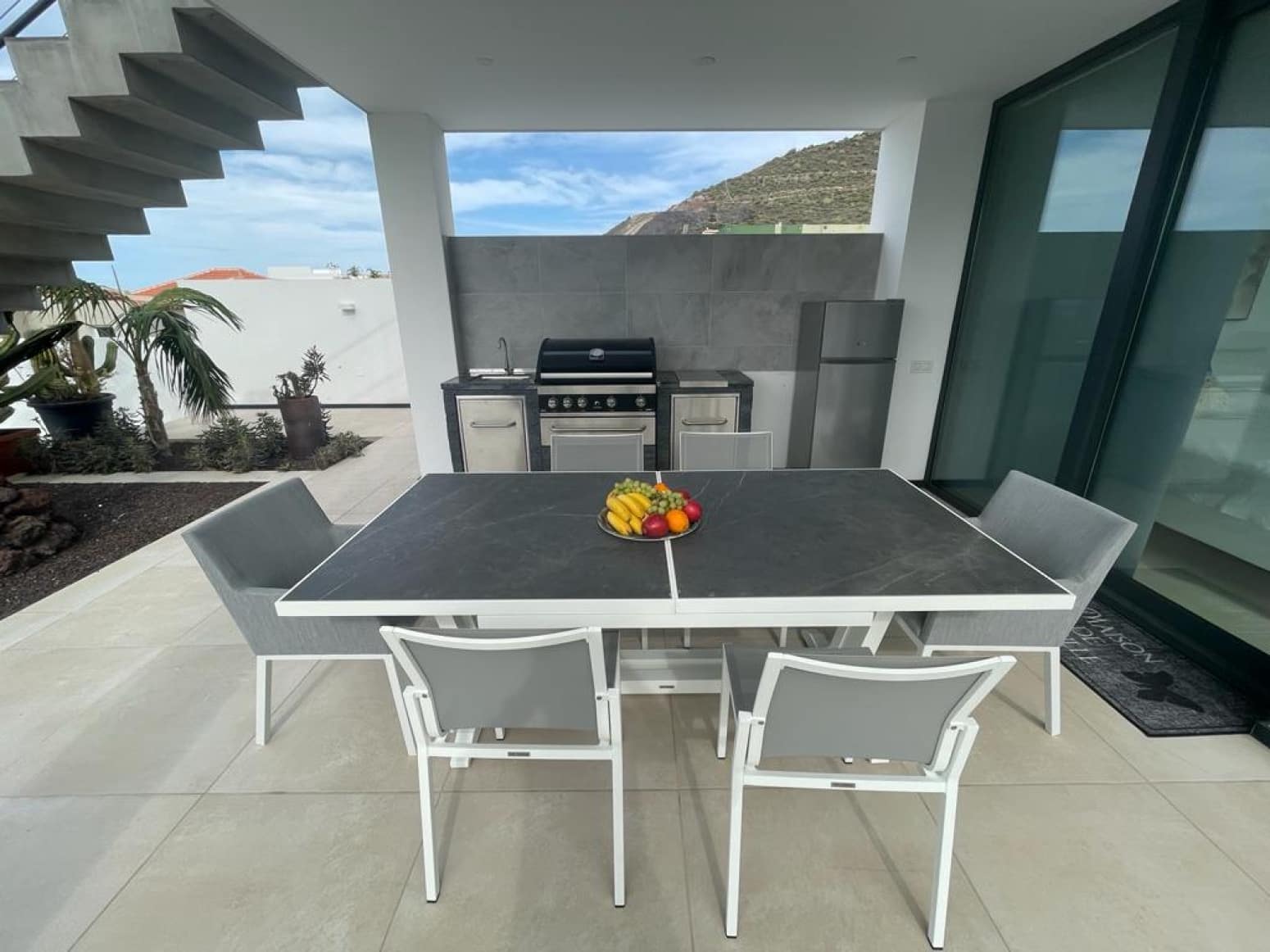 4 bedroom Villa for sale in Adeje with pool garage - € 1,990,000 (Ref: 9821298)