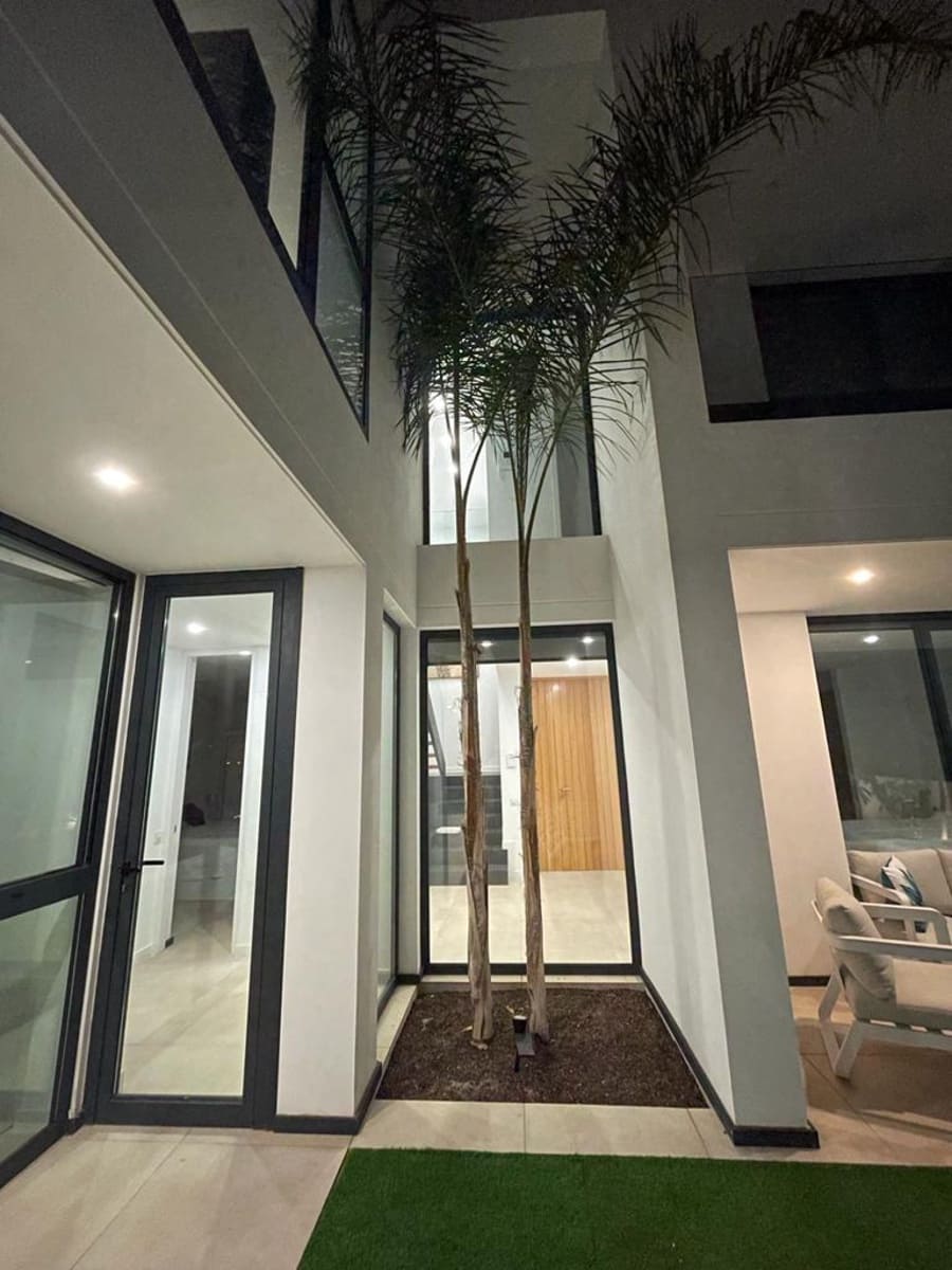 4 bedroom Villa for sale in Adeje with pool garage - € 1,990,000 (Ref: 9821298)
