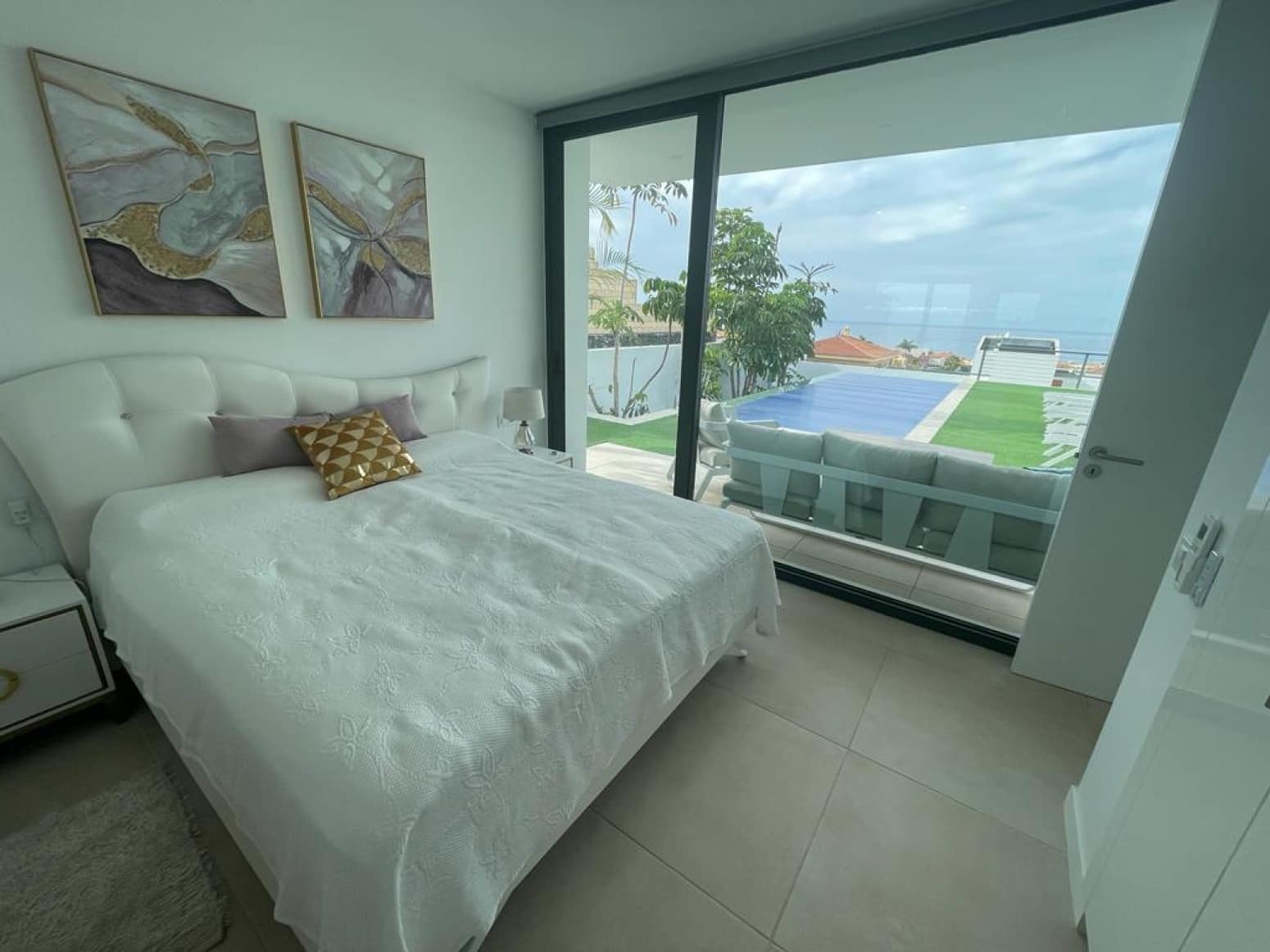 4 bedroom Villa for sale in Adeje with pool garage - € 1,990,000 (Ref: 9821298)