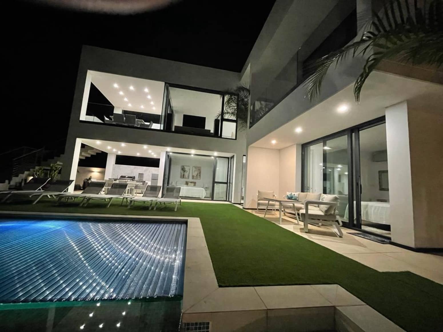 4 bedroom Villa for sale in Adeje with pool garage - € 1,990,000 (Ref: 9821298)