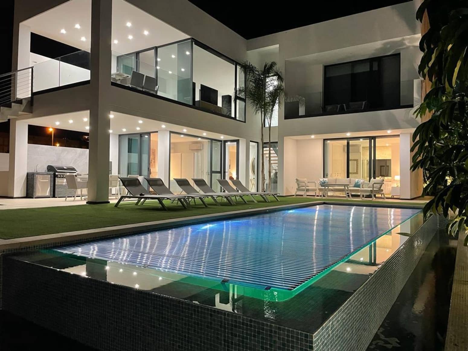 4 bedroom Villa for sale in Adeje with pool garage - € 1,990,000 (Ref: 9821298)