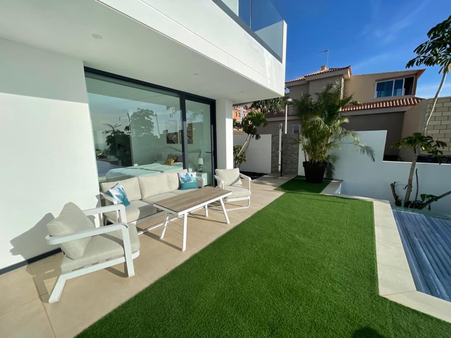 4 bedroom Villa for sale in Adeje with pool garage - € 1,990,000 (Ref: 9821298)