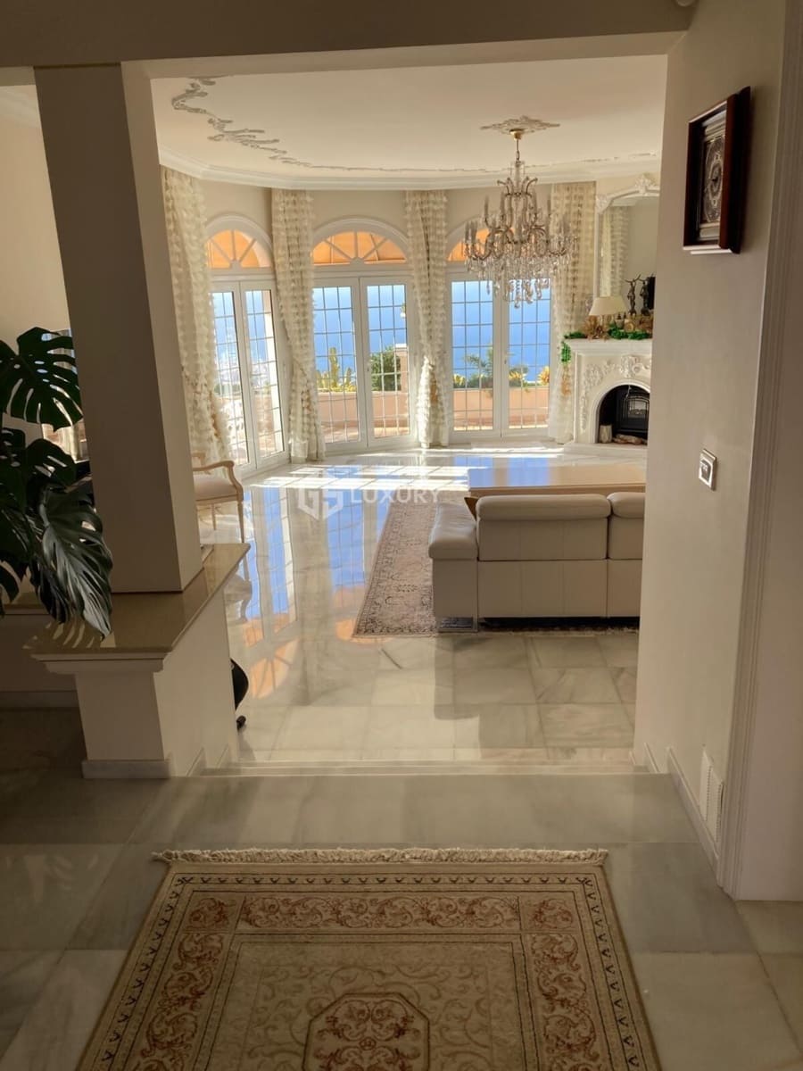 4 bedroom Villa for sale in Santa Ursula with garage - € 1,500,000 (Ref: 9821300)