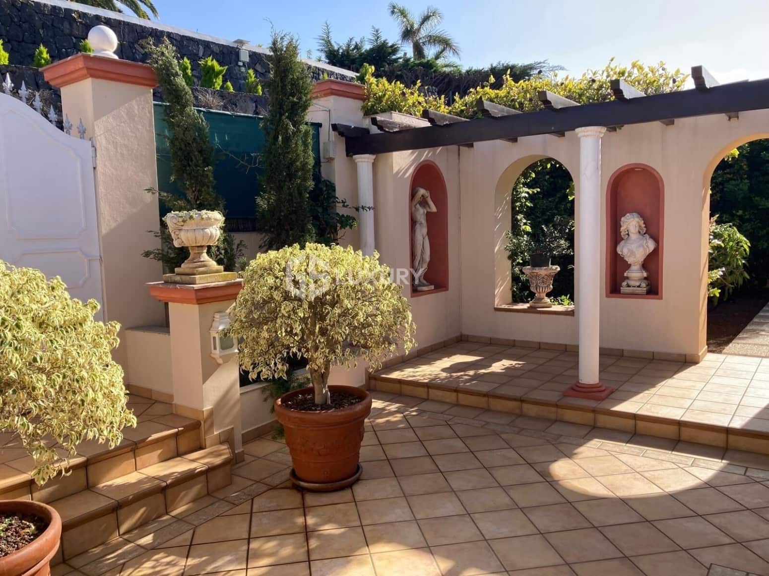 4 bedroom Villa for sale in Santa Ursula with garage - € 1,500,000 (Ref: 9821300)