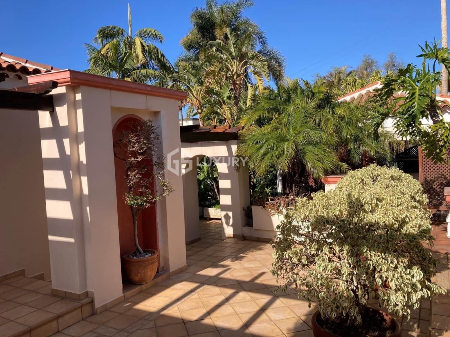 4 bedroom Villa for sale in Santa Ursula with garage - € 1,500,000 (Ref: 9821300)