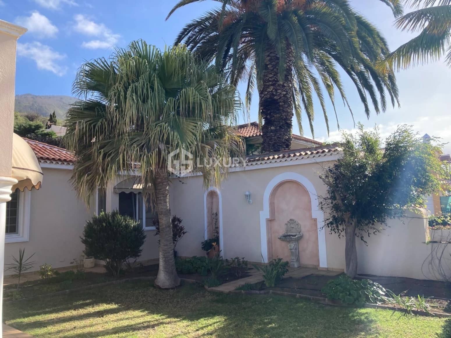 4 bedroom Villa for sale in Santa Ursula with garage - € 1,500,000 (Ref: 9821300)