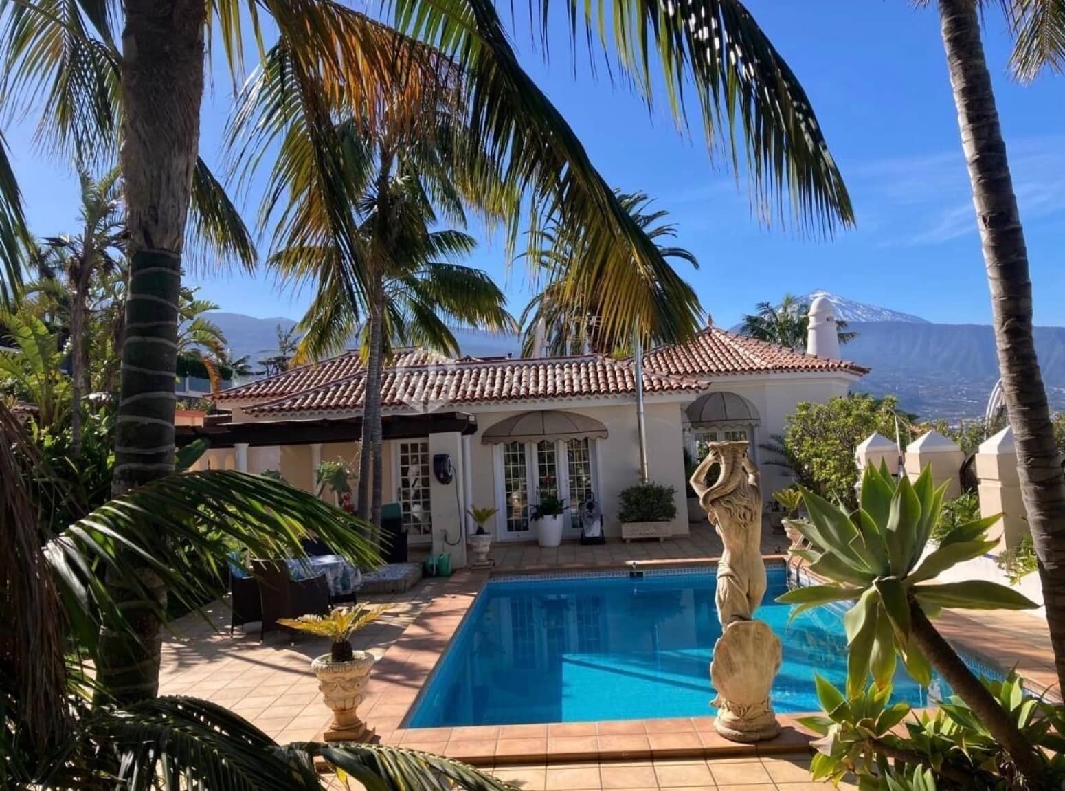 4 bedroom Villa for sale in Santa Ursula with garage - € 1,500,000 (Ref: 9821300)