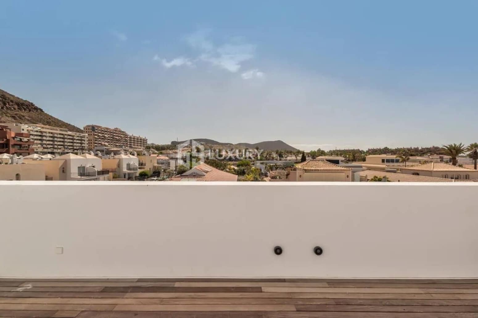 4 chambre Villa/Maison à vendre à Arona avec garage - 2 850 000 € (Ref: 9821301)