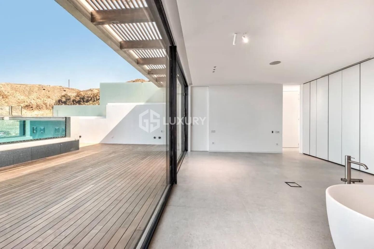 4 chambre Villa/Maison à vendre à Arona avec garage - 2 850 000 € (Ref: 9821301)