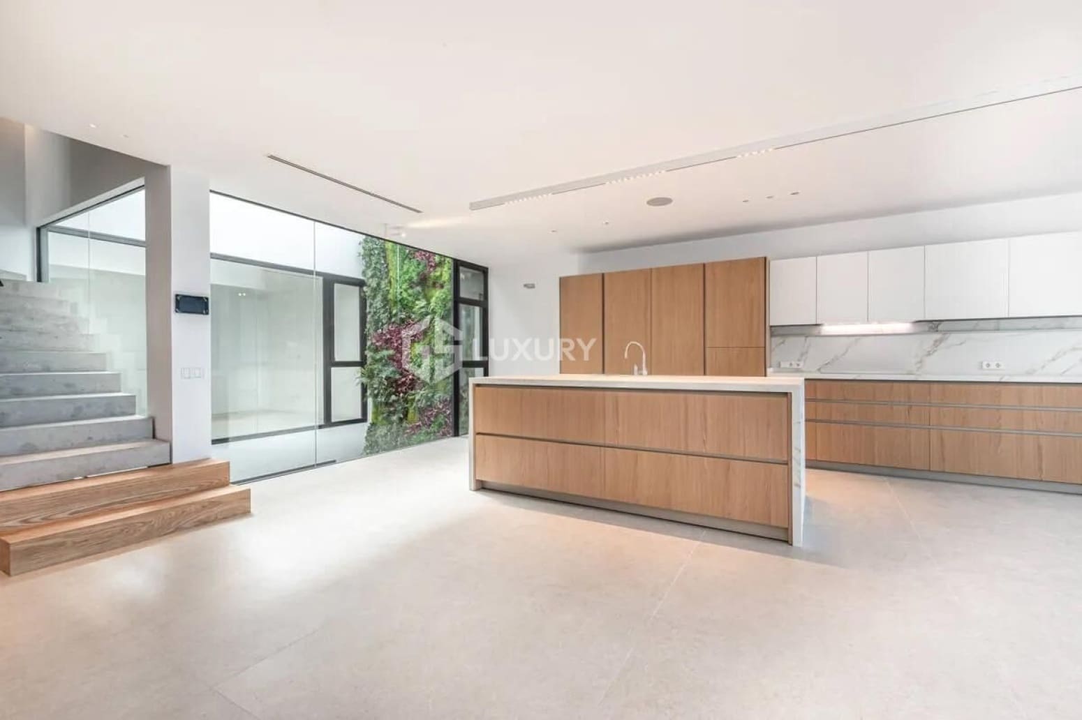 4 chambre Villa/Maison à vendre à Arona avec garage - 2 850 000 € (Ref: 9821301)