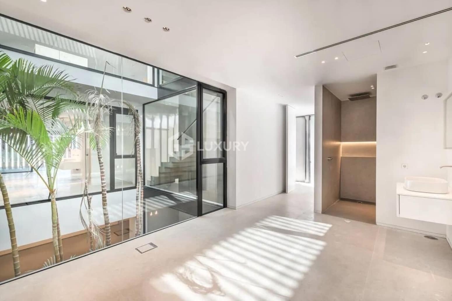 4 chambre Villa/Maison à vendre à Arona avec garage - 2 850 000 € (Ref: 9821301)