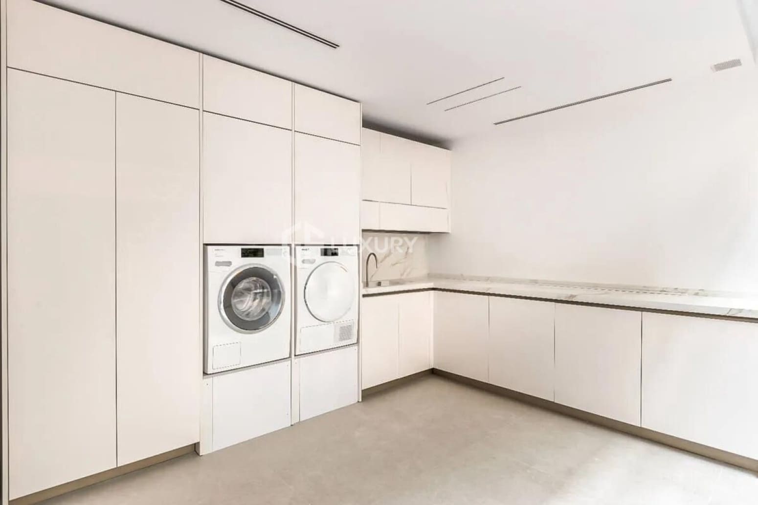 4 chambre Villa/Maison à vendre à Arona avec garage - 2 850 000 € (Ref: 9821301)