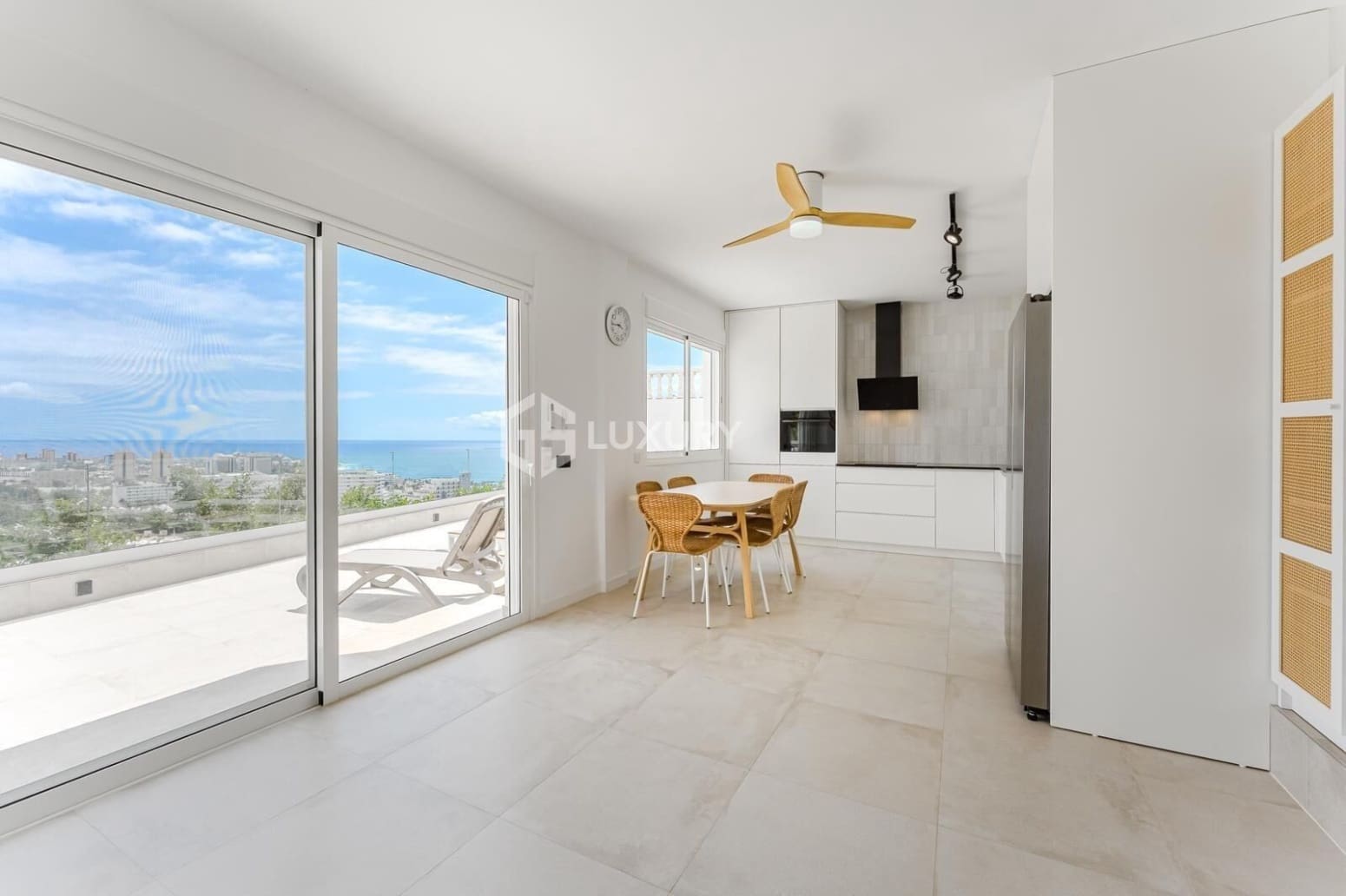 5 soverom Villa til salgs i Adeje med garasje - € 1 900 000 (Ref: 9821302)