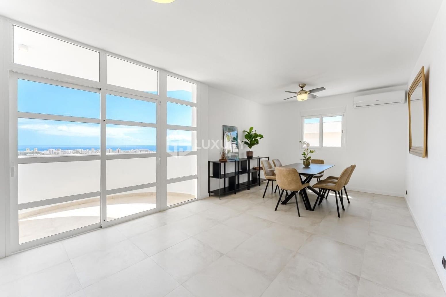 5 soverom Villa til salgs i Adeje med garasje - € 1 900 000 (Ref: 9821302)
