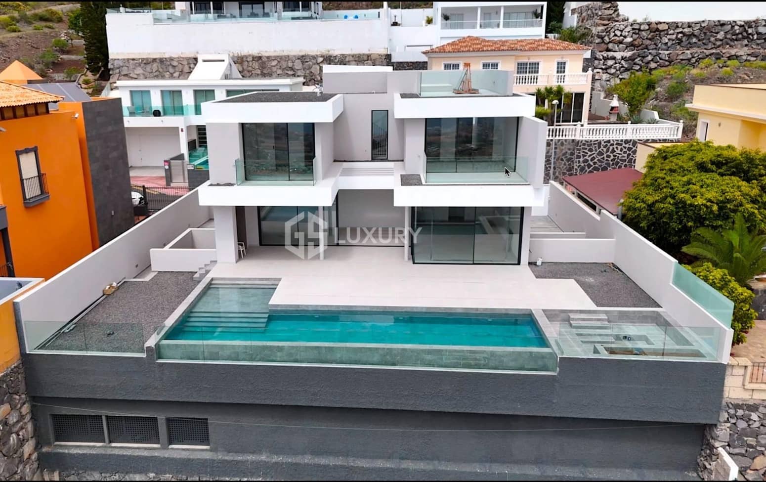 4 slaapkamer Villa te koop in Adeje met garage - € 2.400.000 (Ref: 9821304)