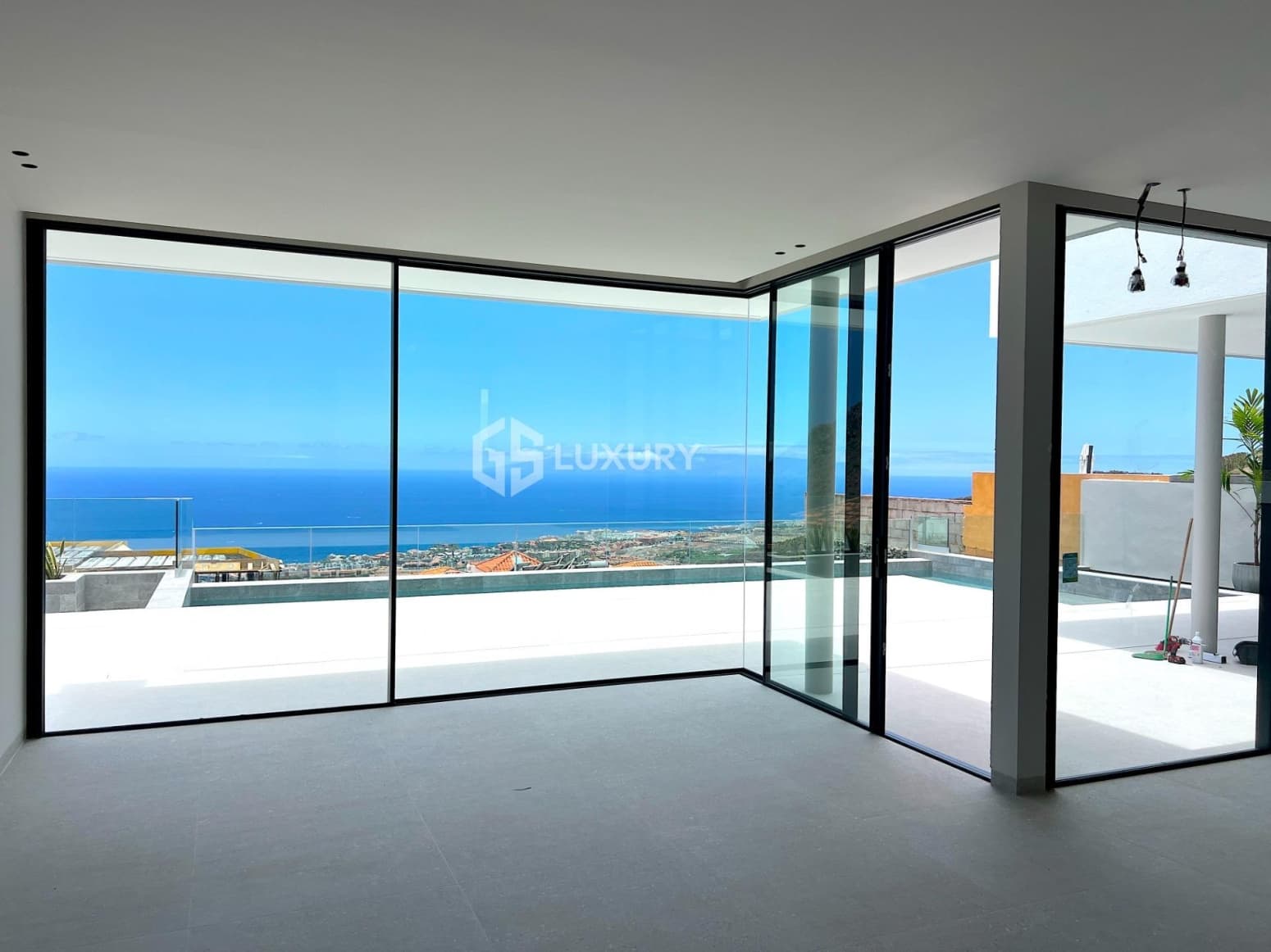 4 slaapkamer Villa te koop in Adeje met garage - € 2.400.000 (Ref: 9821304)