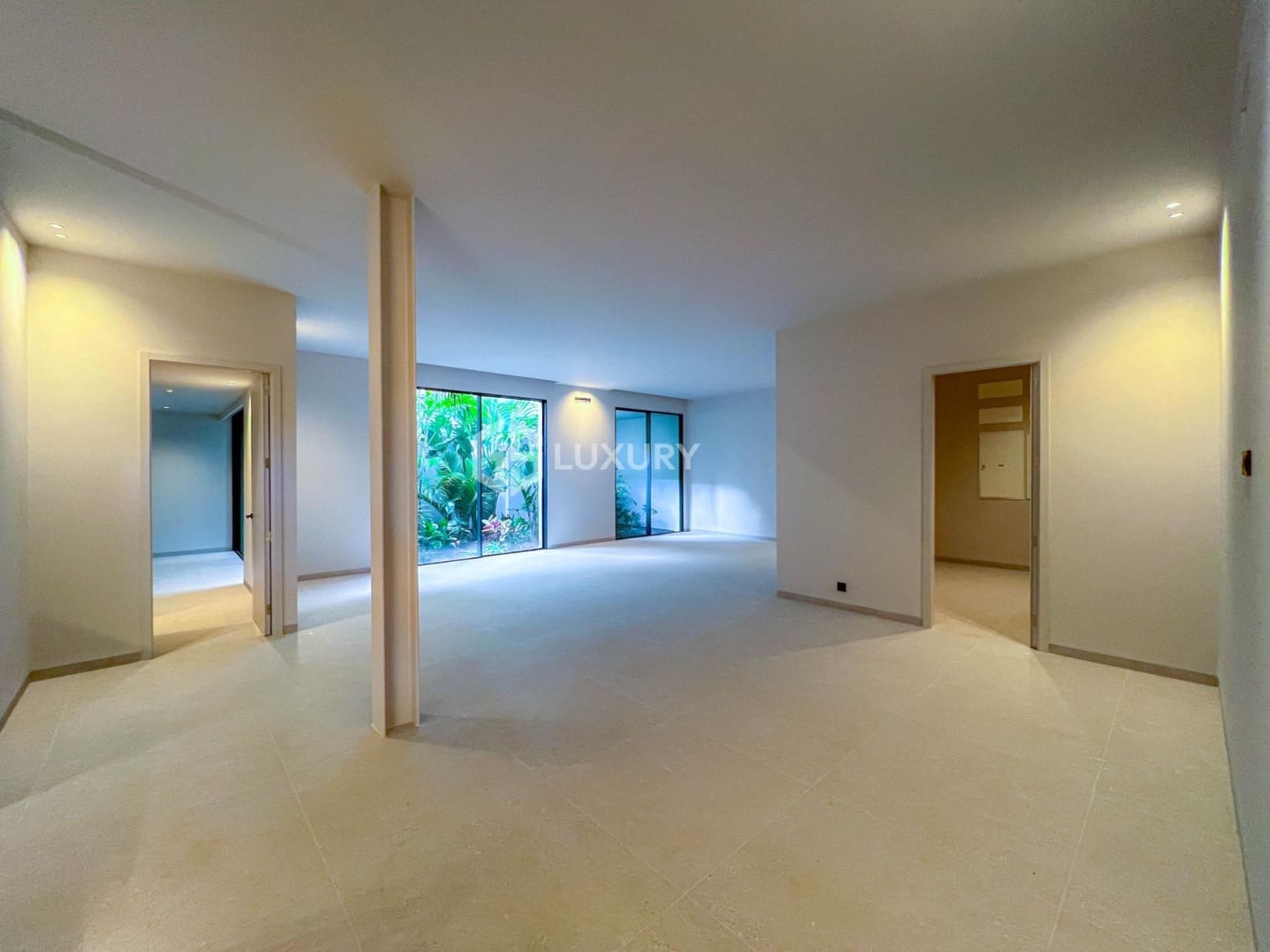 4 slaapkamer Villa te koop in Adeje met garage - € 2.400.000 (Ref: 9821304)
