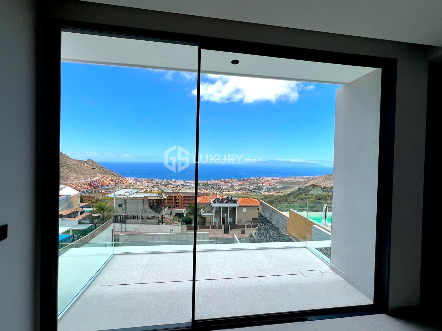 4 slaapkamer Villa te koop in Adeje met garage - € 2.400.000 (Ref: 9821304)