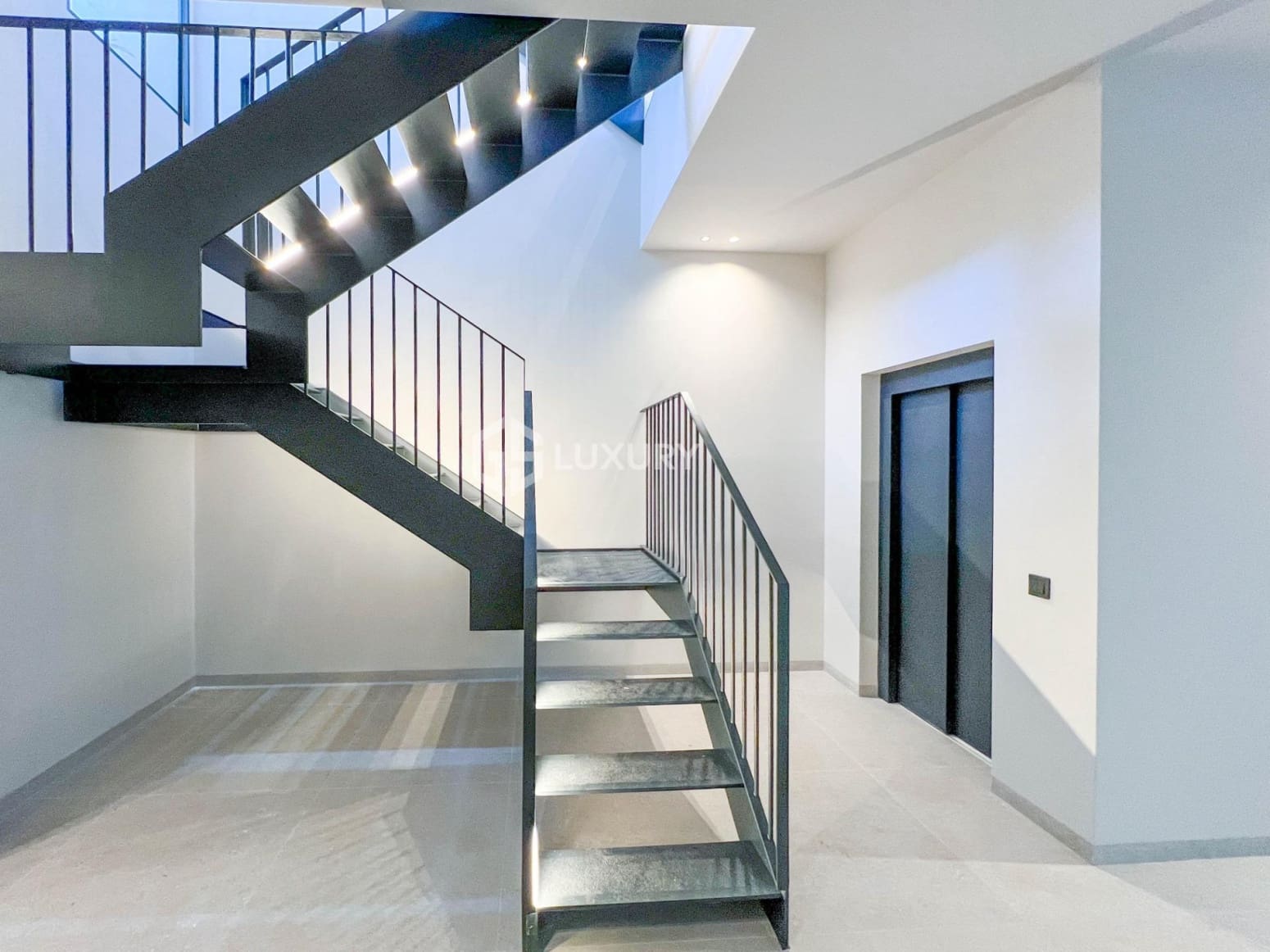 4 slaapkamer Villa te koop in Adeje met garage - € 2.400.000 (Ref: 9821304)