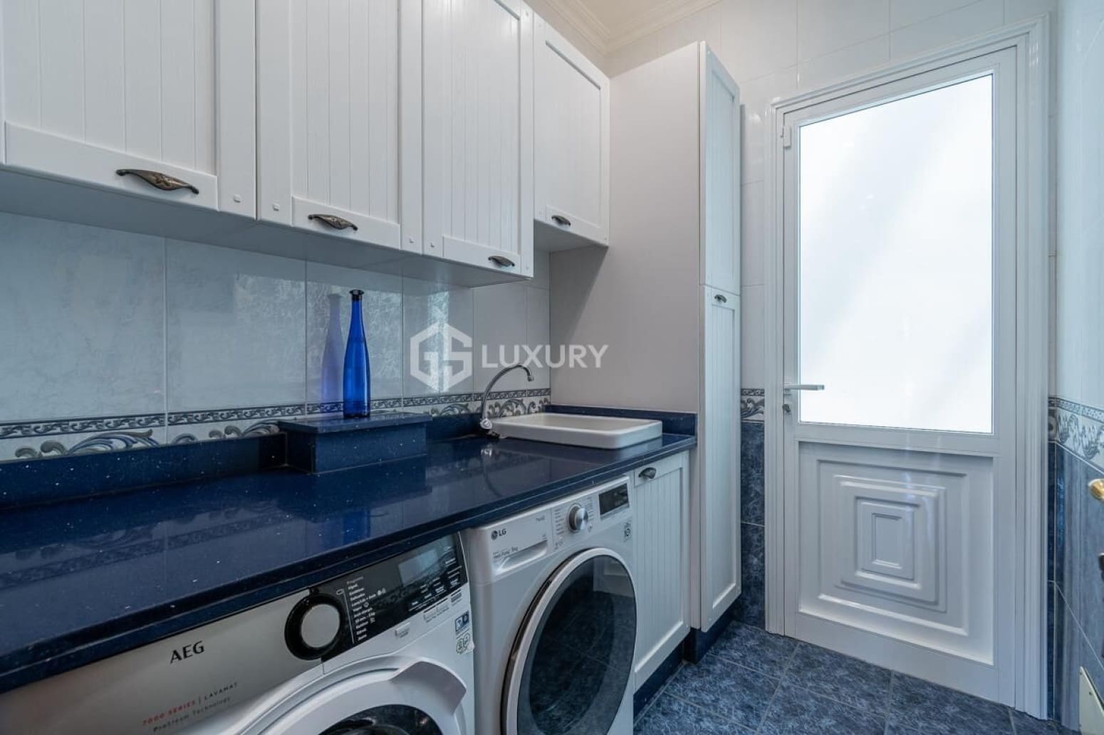 5 slaapkamer Villa te koop in Adeje met garage - € 2.600.000 (Ref: 9821308)