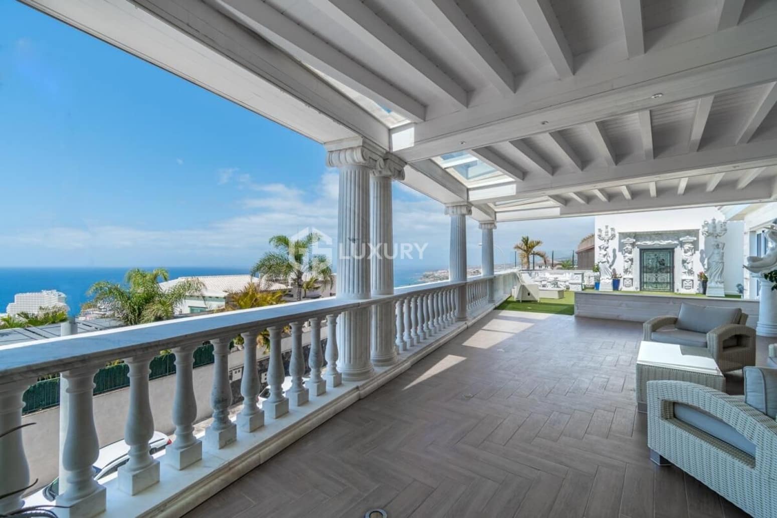 5 slaapkamer Villa te koop in Adeje met garage - € 2.600.000 (Ref: 9821308)