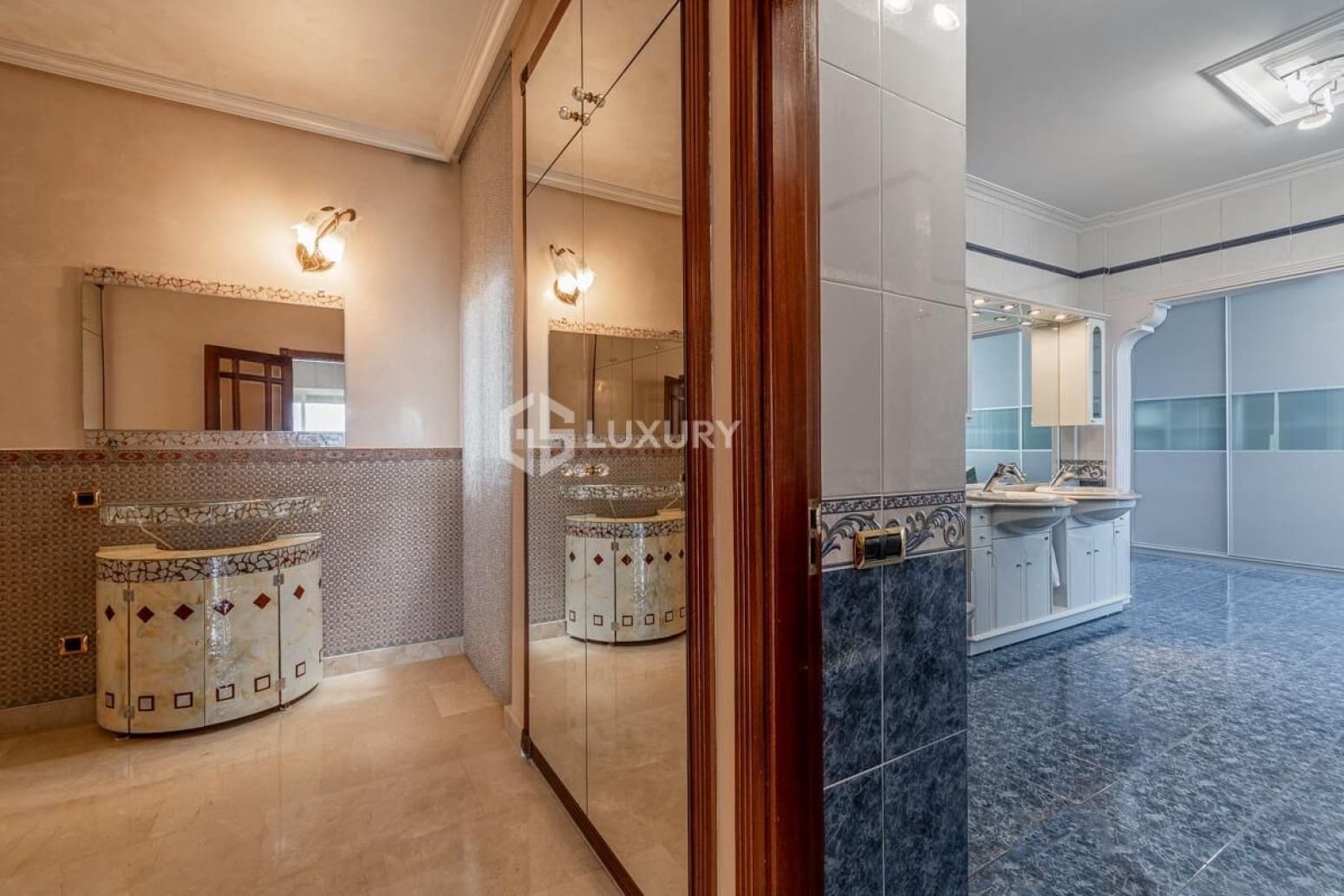 5 slaapkamer Villa te koop in Adeje met garage - € 2.600.000 (Ref: 9821308)