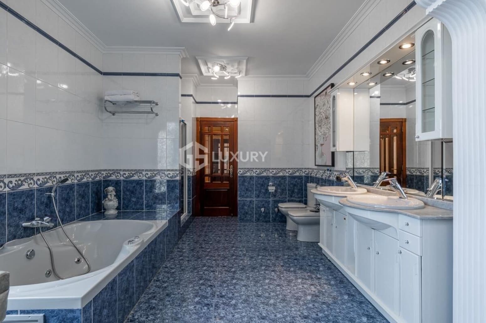 5 slaapkamer Villa te koop in Adeje met garage - € 2.600.000 (Ref: 9821308)