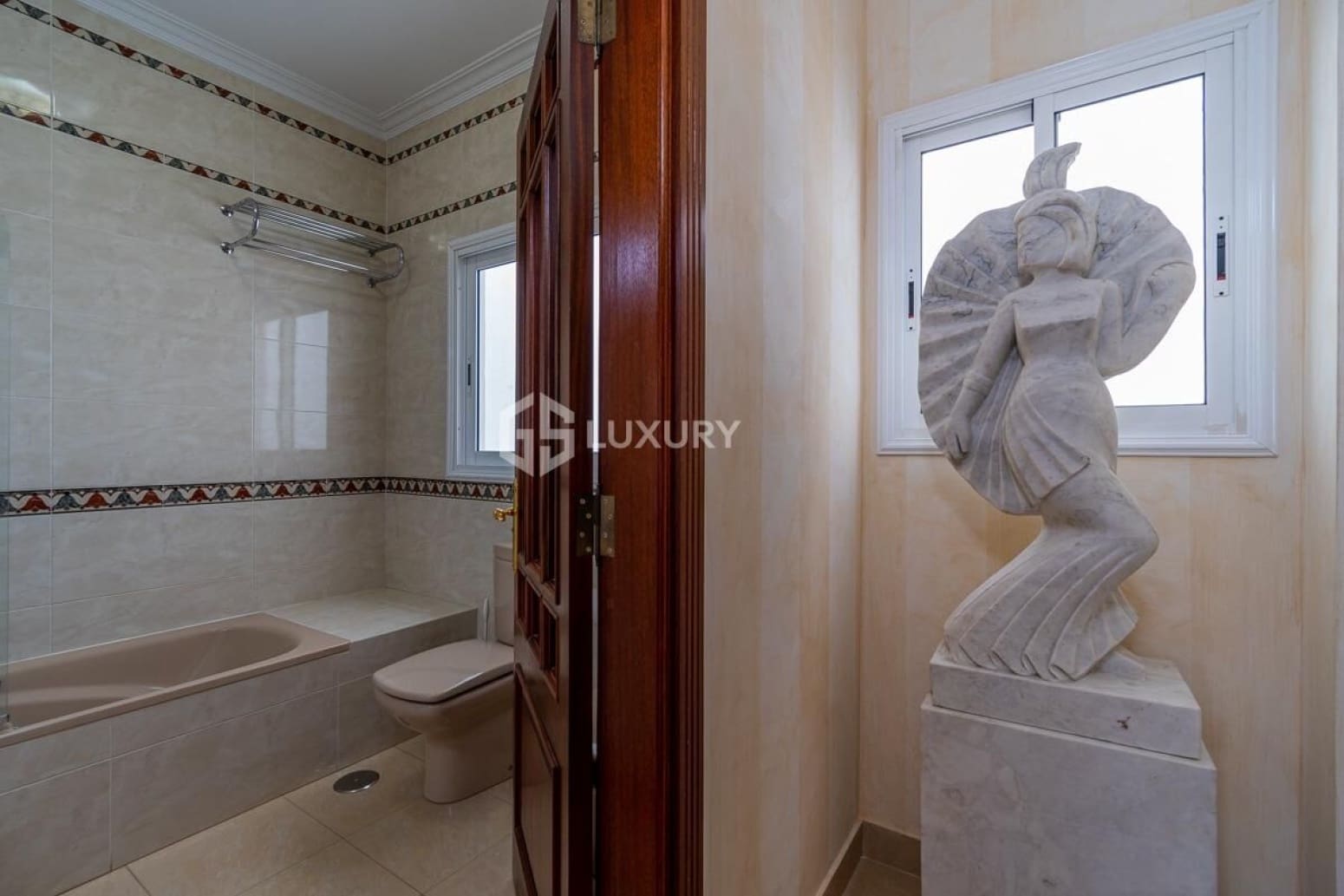 5 slaapkamer Villa te koop in Adeje met garage - € 2.600.000 (Ref: 9821308)