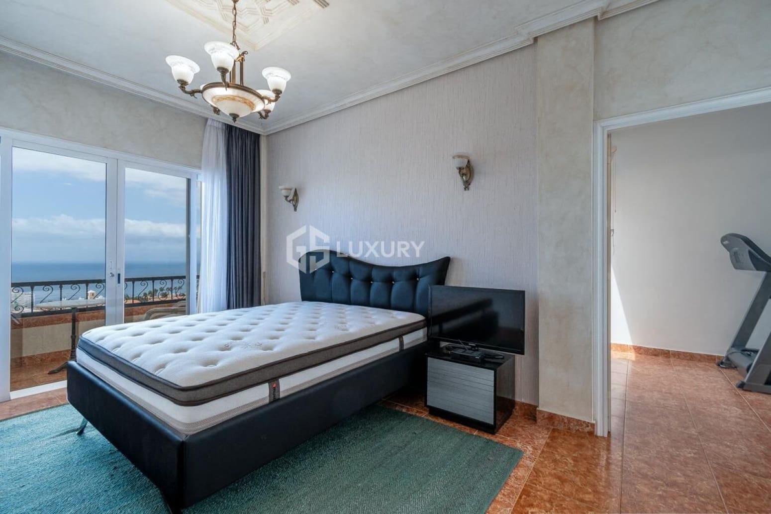 5 slaapkamer Villa te koop in Adeje met garage - € 2.600.000 (Ref: 9821308)