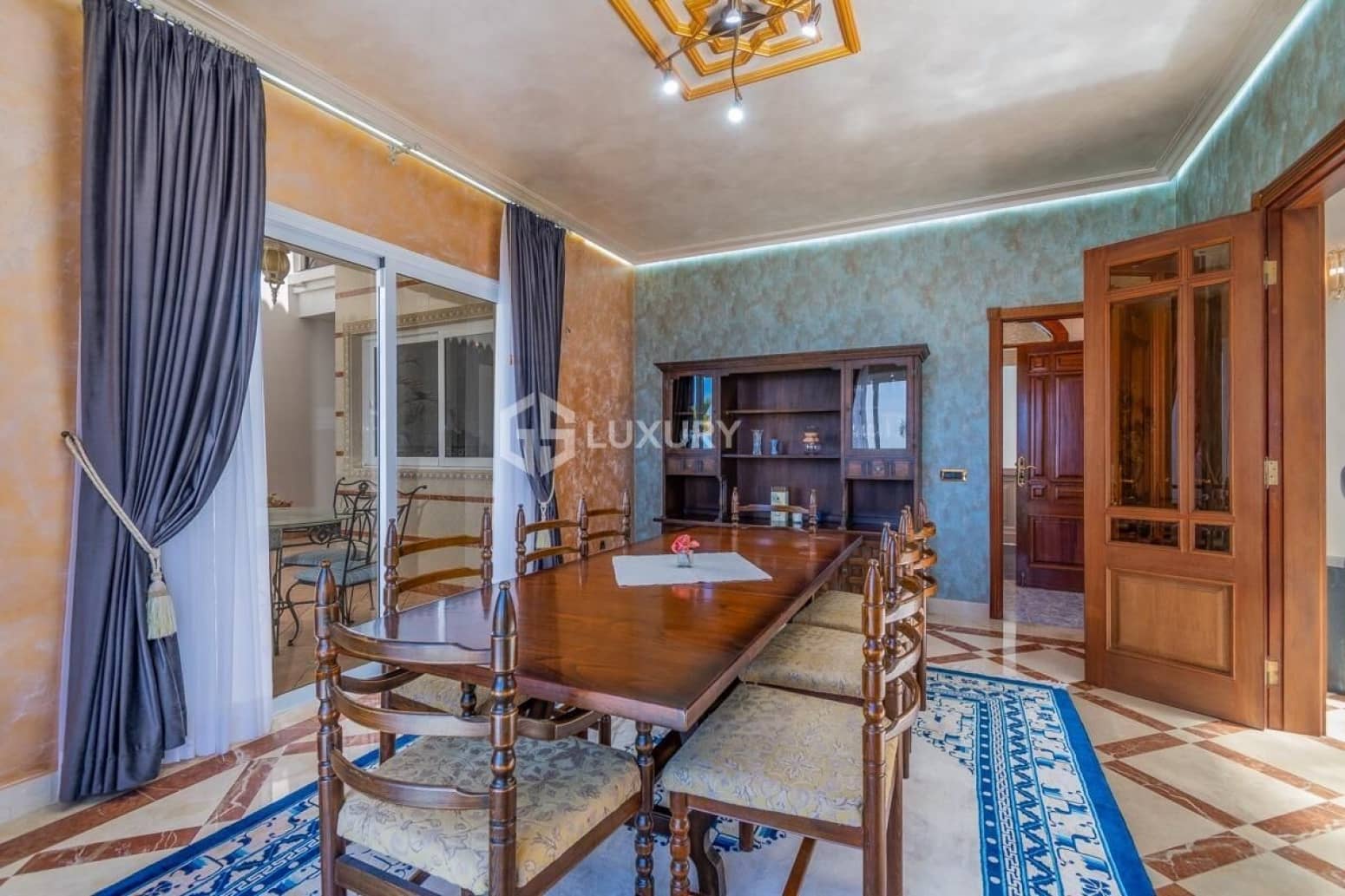 5 slaapkamer Villa te koop in Adeje met garage - € 2.600.000 (Ref: 9821308)