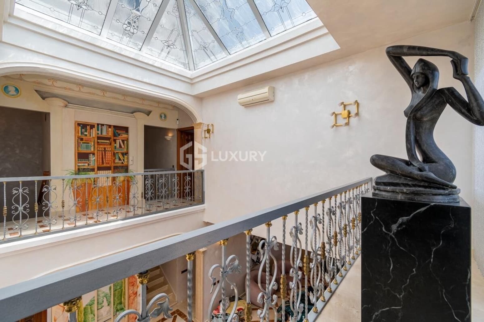 5 slaapkamer Villa te koop in Adeje met garage - € 2.600.000 (Ref: 9821308)