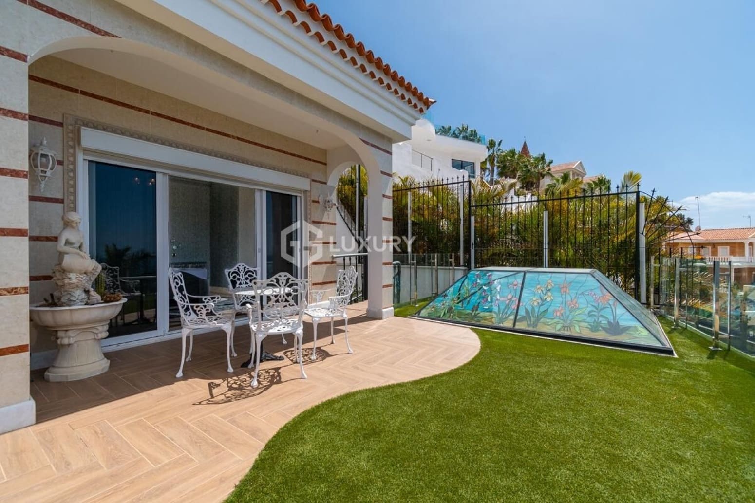 5 slaapkamer Villa te koop in Adeje met garage - € 2.600.000 (Ref: 9821308)