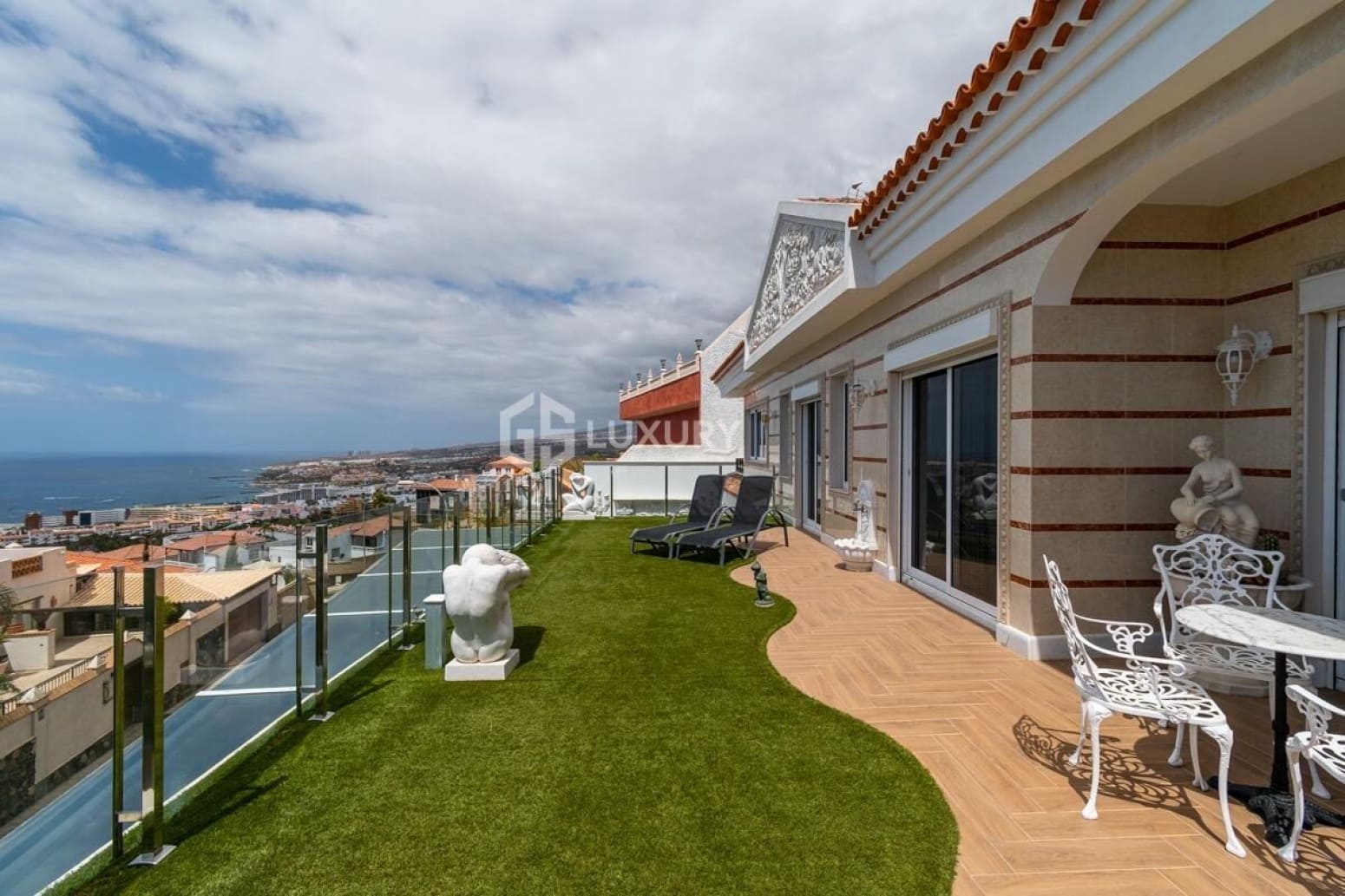 5 slaapkamer Villa te koop in Adeje met garage - € 2.600.000 (Ref: 9821308)
