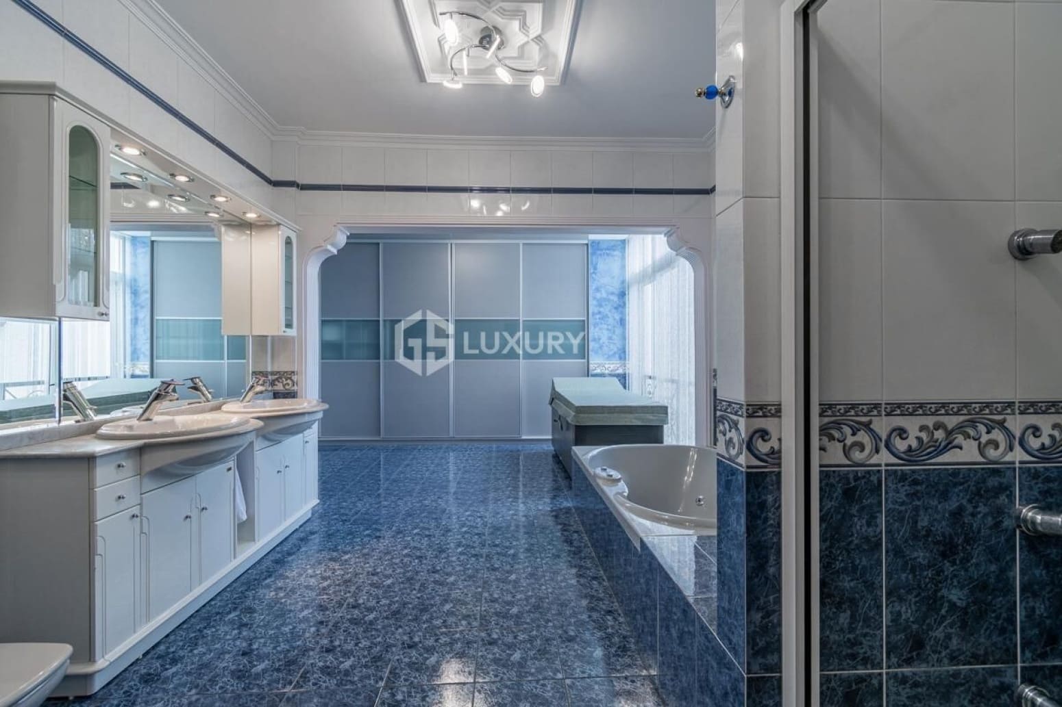5 slaapkamer Villa te koop in Adeje met garage - € 2.600.000 (Ref: 9821308)
