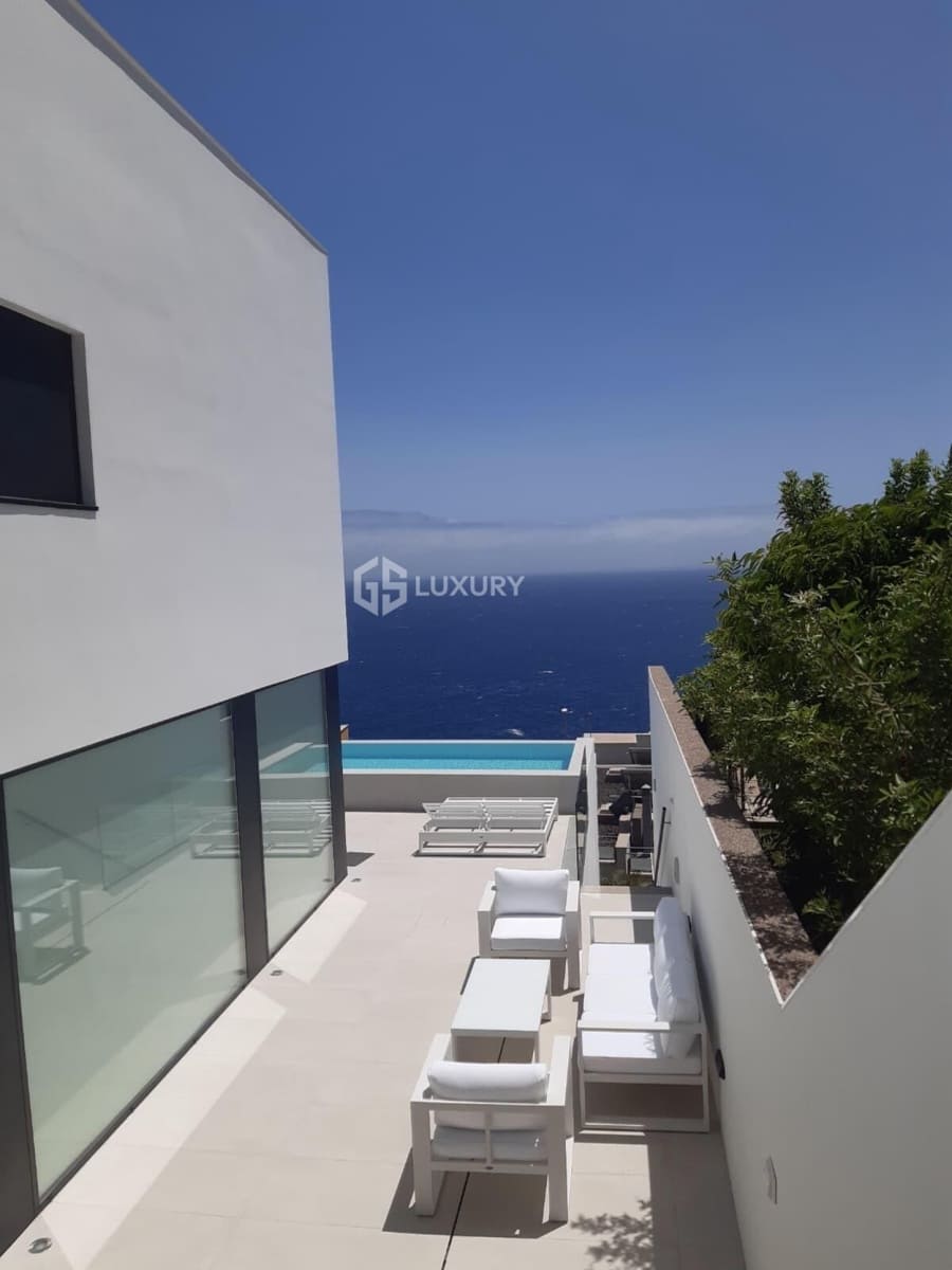 3 bedroom Villa for sale in Santa Cruz de Tenerife with garage - € 1,275,000 (Ref: 9821309)