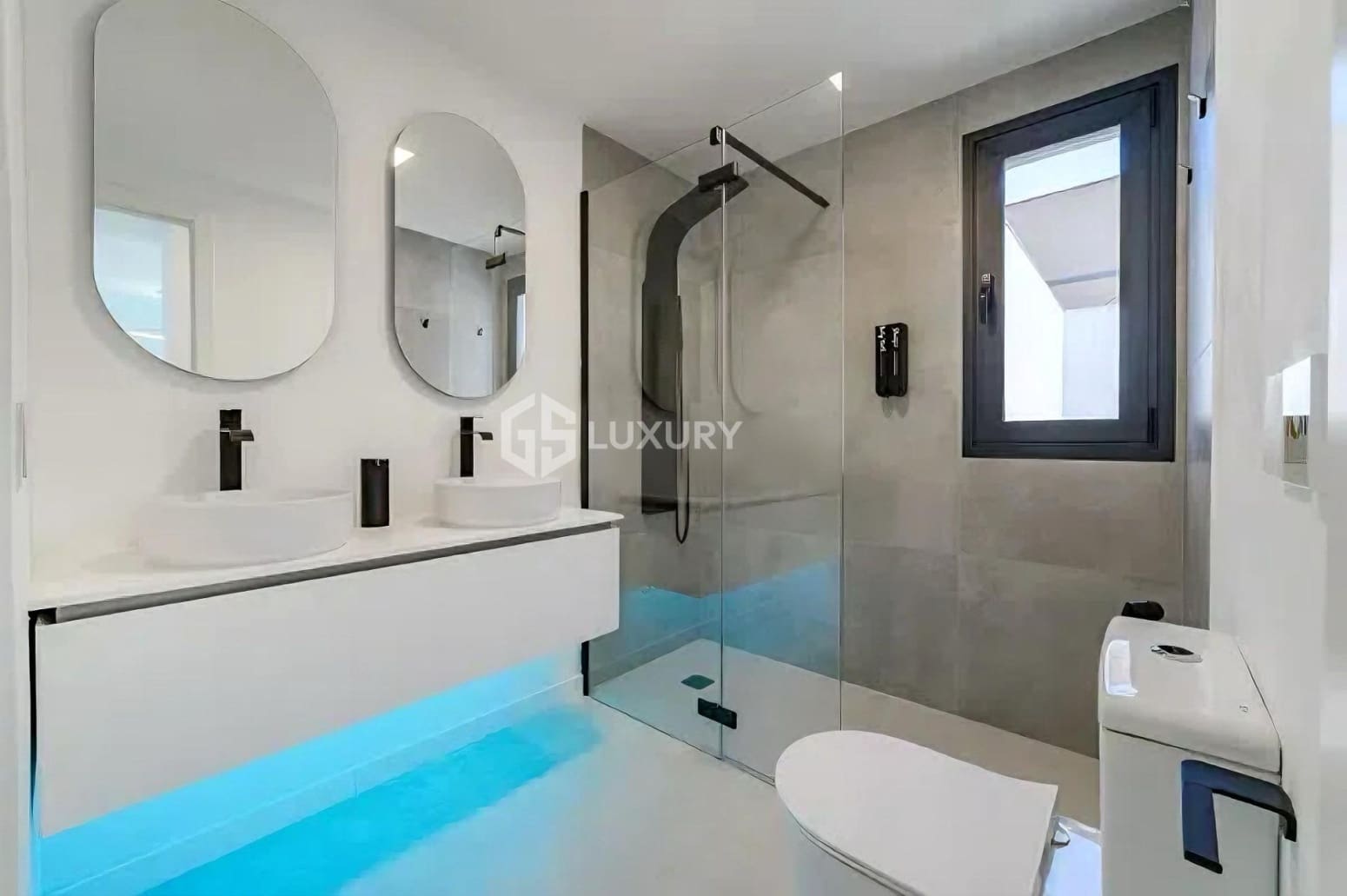 3 bedroom Villa for sale in Santa Cruz de Tenerife with garage - € 1,275,000 (Ref: 9821309)