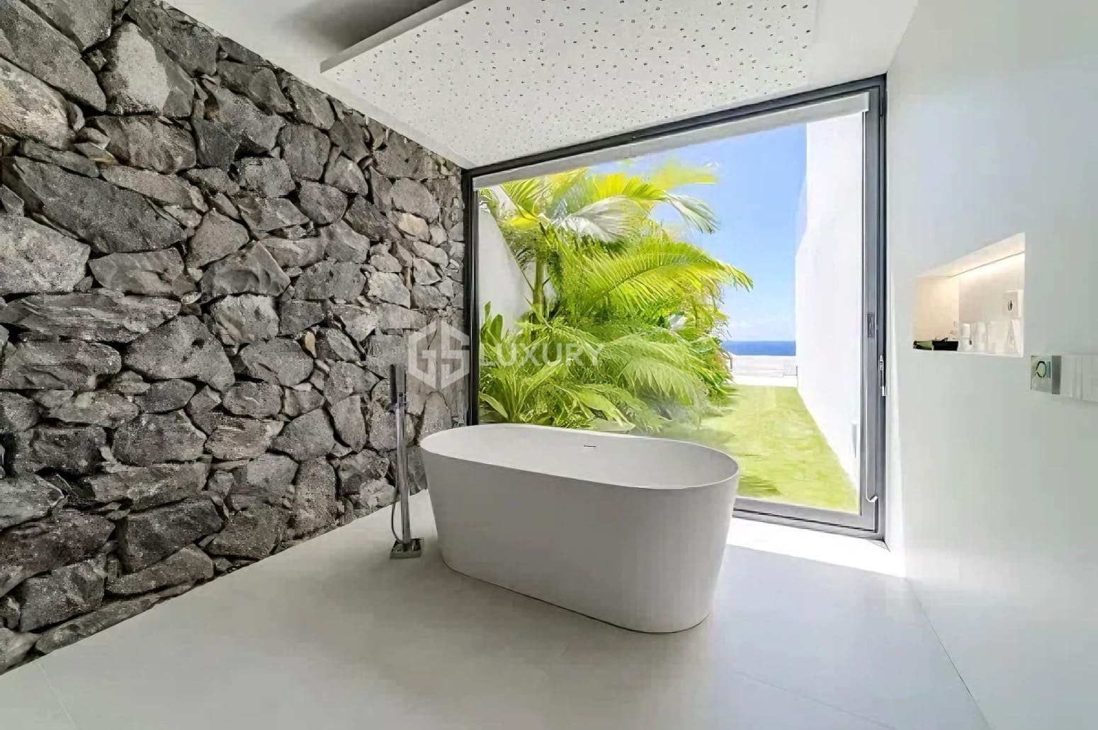 3 bedroom Villa for sale in Santa Cruz de Tenerife with garage - € 1,275,000 (Ref: 9821309)