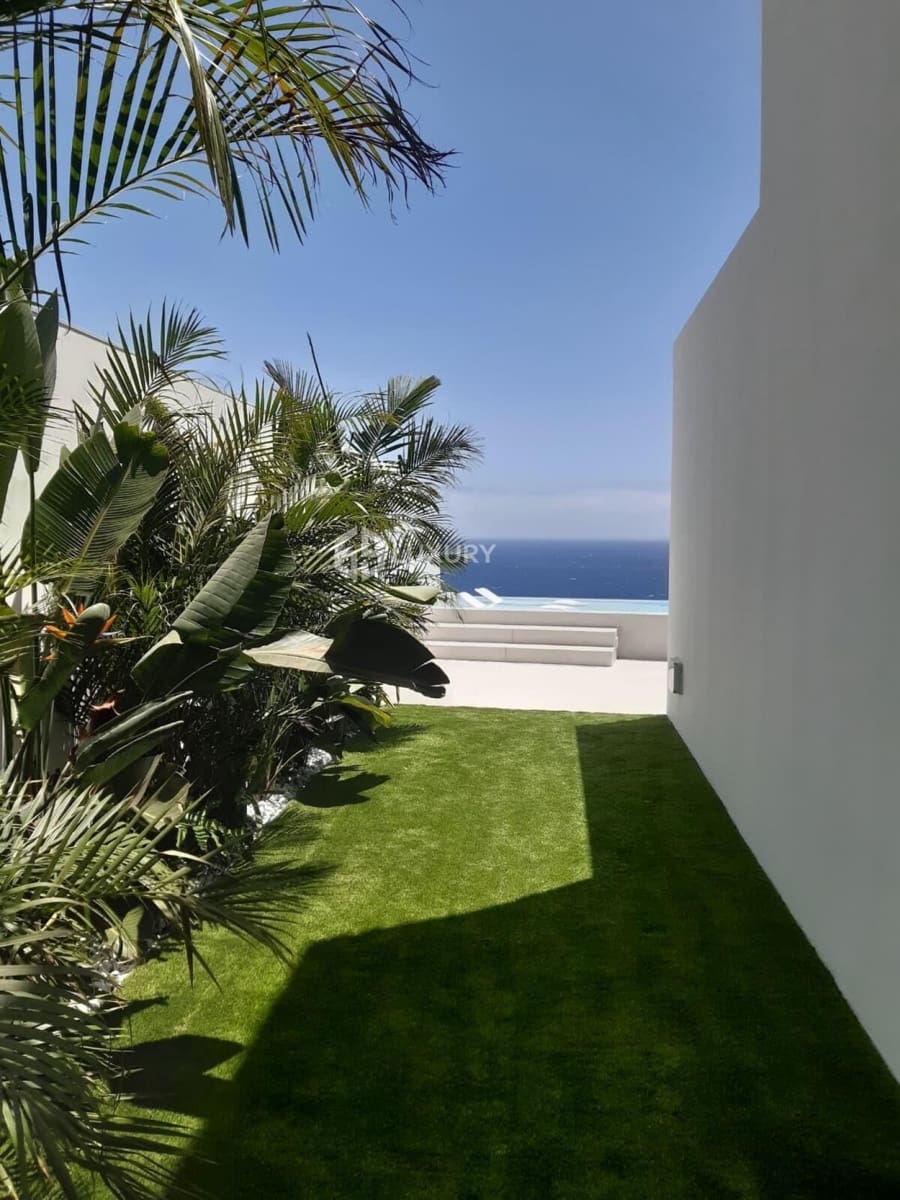 3 bedroom Villa for sale in Santa Cruz de Tenerife with garage - € 1,275,000 (Ref: 9821309)