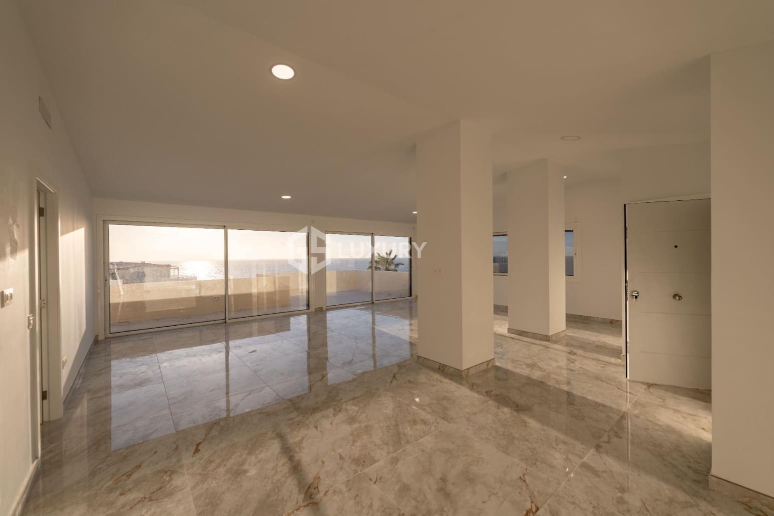 3 slaapkamer Flat te koop in Adeje met garage - € 1.350.000 (Ref: 9821311)