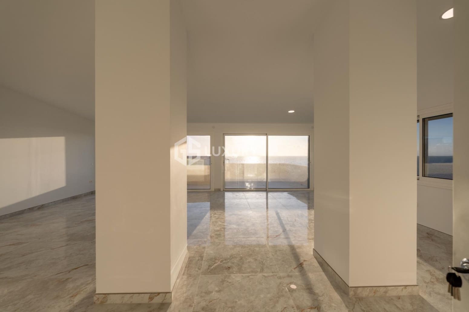 3 slaapkamer Flat te koop in Adeje met garage - € 1.350.000 (Ref: 9821311)