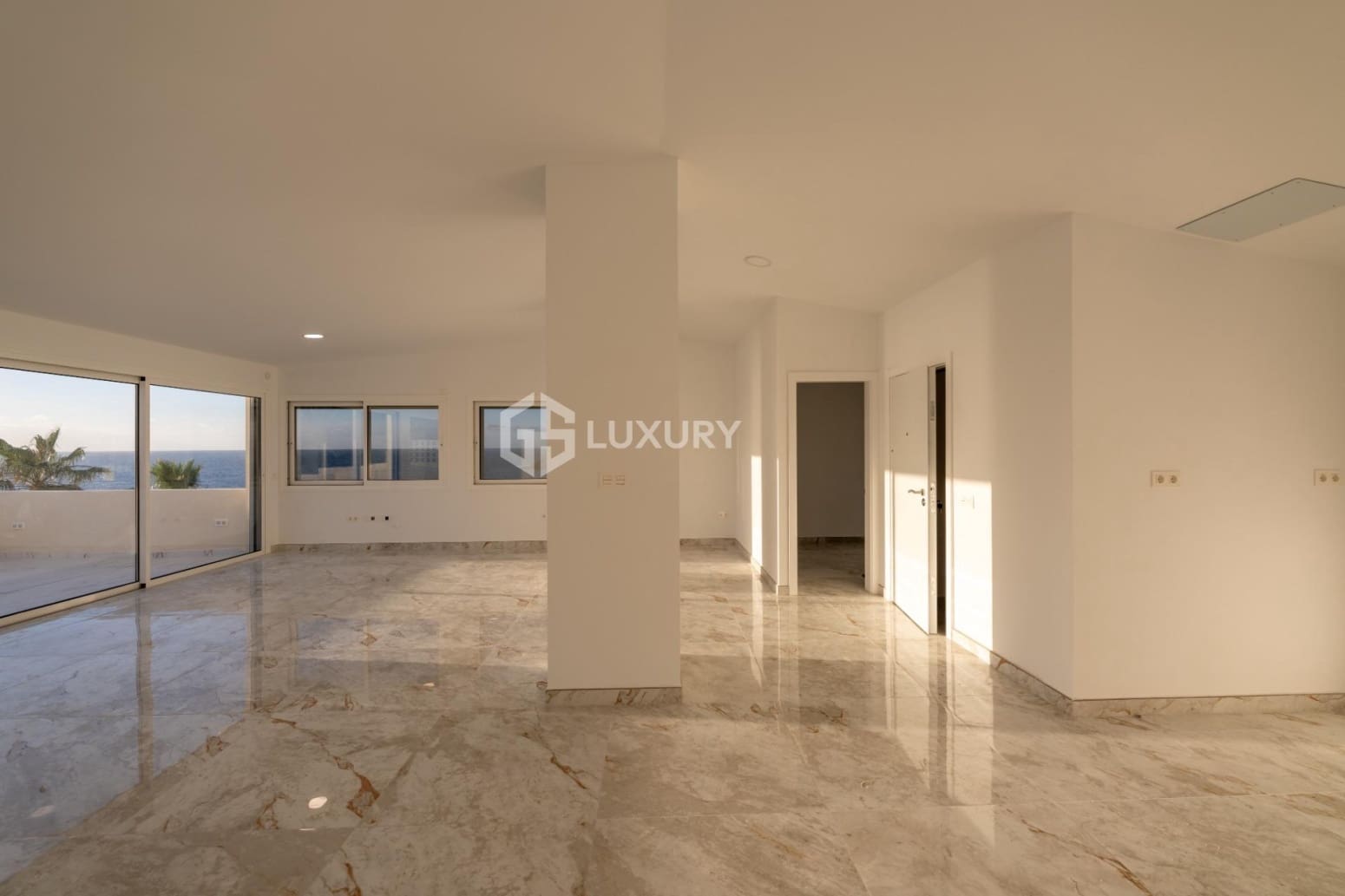 3 slaapkamer Flat te koop in Adeje met garage - € 1.350.000 (Ref: 9821311)