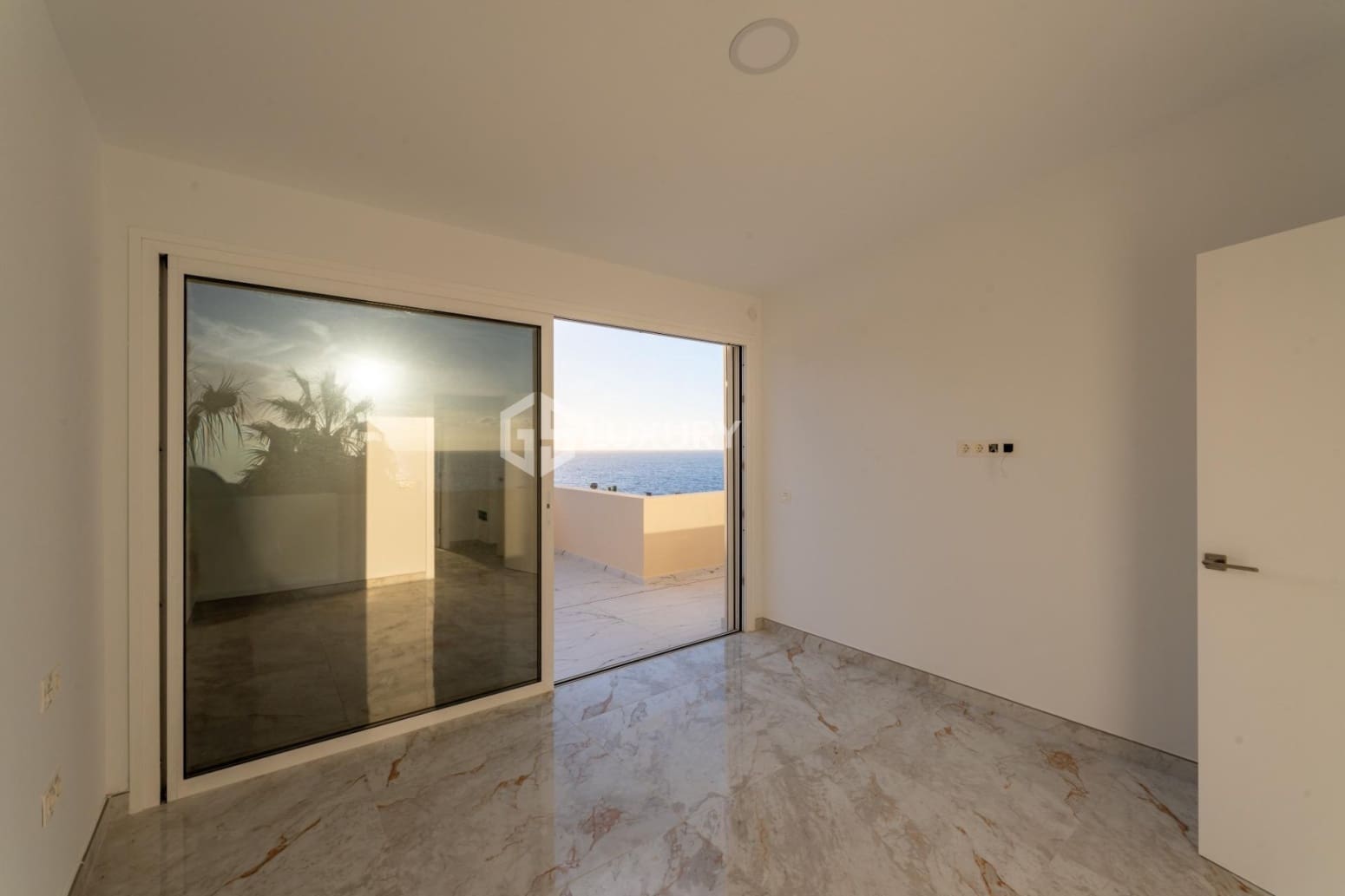 3 slaapkamer Flat te koop in Adeje met garage - € 1.350.000 (Ref: 9821311)