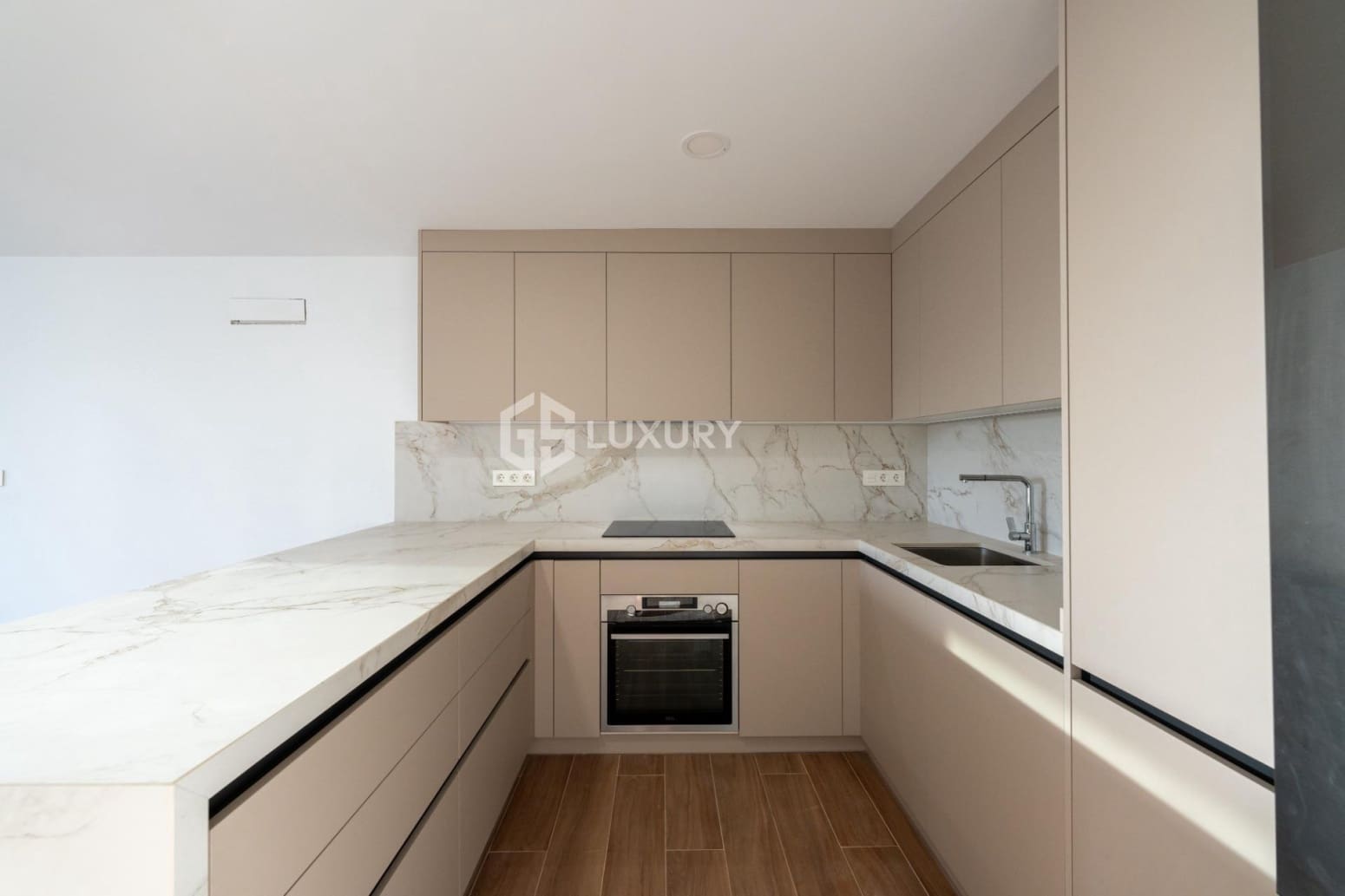 3 slaapkamer Flat te koop in Adeje met garage - € 1.350.000 (Ref: 9821311)