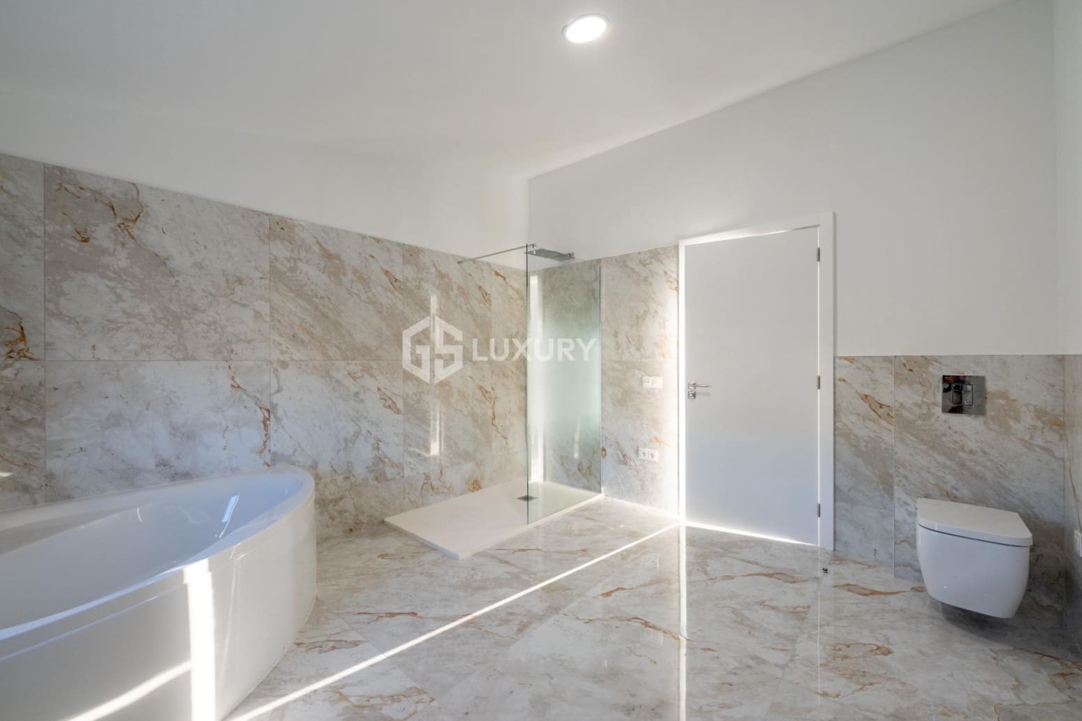 3 slaapkamer Flat te koop in Adeje met garage - € 1.350.000 (Ref: 9821311)