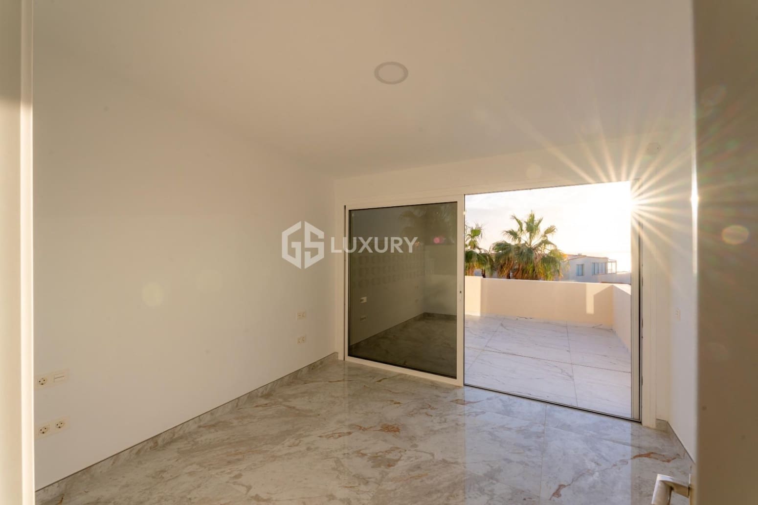 3 slaapkamer Flat te koop in Adeje met garage - € 1.350.000 (Ref: 9821311)