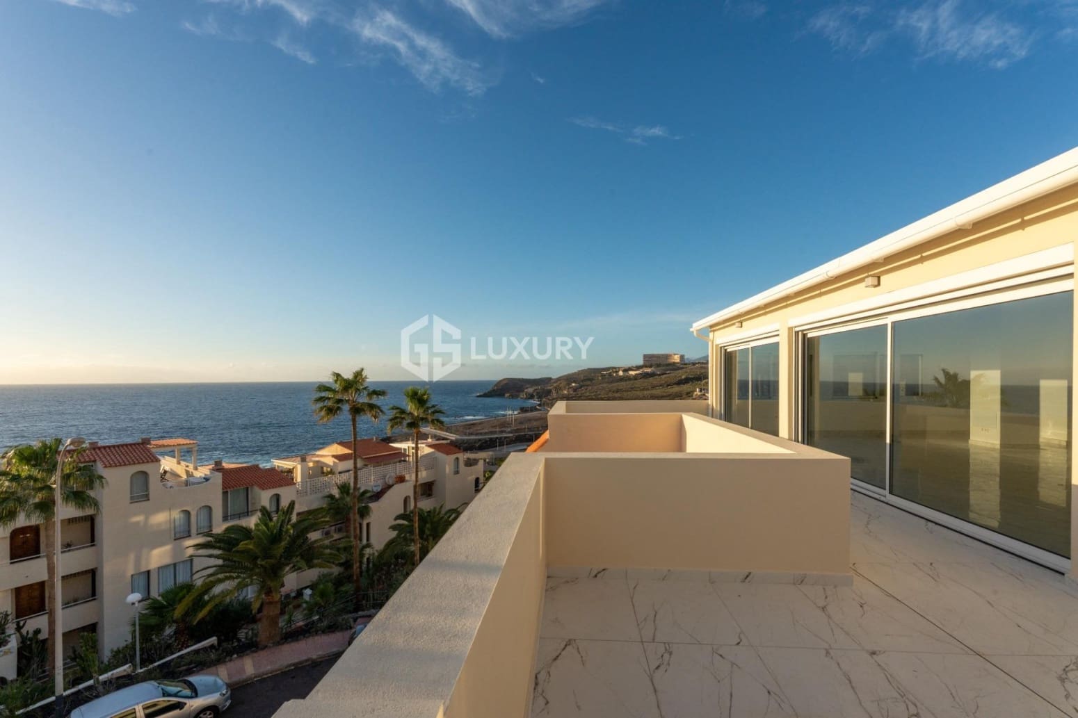 3 slaapkamer Flat te koop in Adeje met garage - € 1.350.000 (Ref: 9821311)