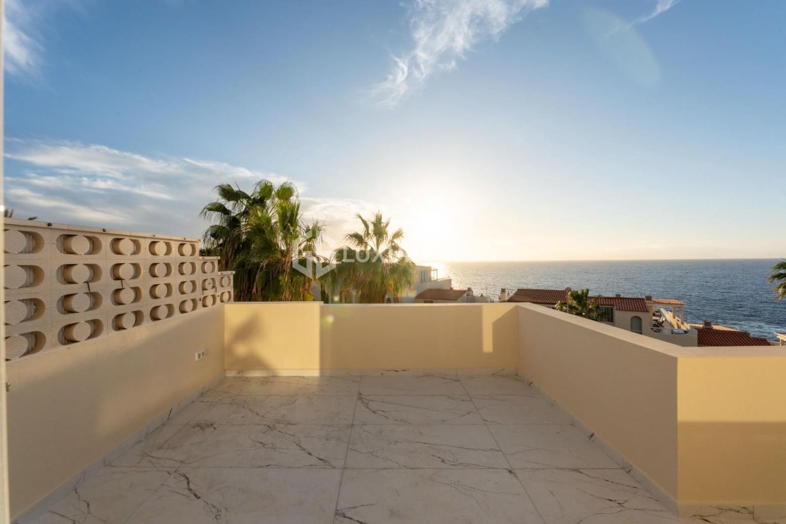 3 slaapkamer Flat te koop in Adeje met garage - € 1.350.000 (Ref: 9821311)