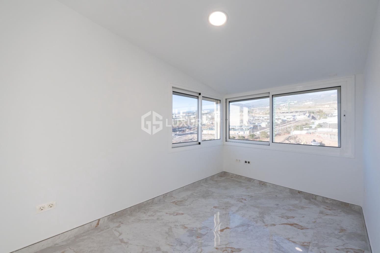 3 slaapkamer Flat te koop in Adeje met garage - € 1.350.000 (Ref: 9821311)